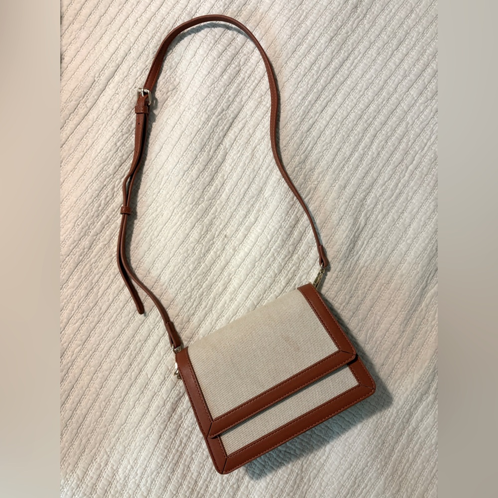 Elegant Tan and Cream Women's Shoulder Bag